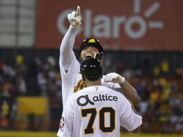 Edwin Espinal celebra victoria ante Licey Hoy Noticias