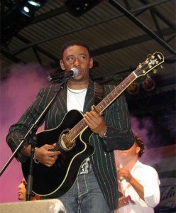 Anthony Santos en Castañuelas Hoynoticias.com