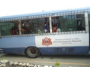 haitianos-ilegales-en-guagua