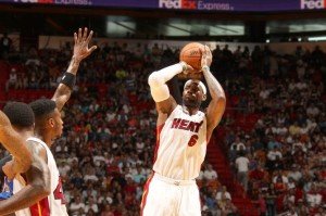 Heat da duro golpe a Knicks con 38 de LeBron 1 i (38)