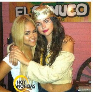 Selena Gomez vacacionando en Republica Dominicana con Kat de Luna  www.hoynoticias.com.do