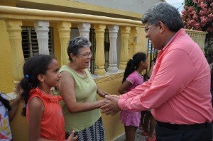 Precandidato a la Alcaldía por Santiago Fernando Rosa realiza recorrido 1 FERN_BARIO_LINDO45567