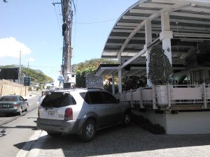 Dueños de negocios creen que compraron las aceras 1 IMG_20150224_131658