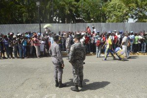 Aumentan cantidad haitianos que tratan de obtener documentos en gobernación de Santiago 1 _DSC2394