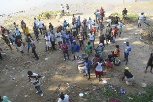 Haitianos desesperados por paralización del mercado binacional/Hoy Noticias.