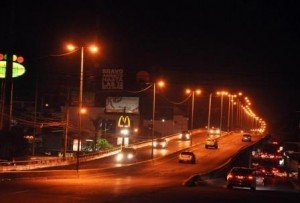 EDENORTE y alcaldía restauran iluminación elevado Estrella Sadhalá 1 ????????????????????????????????????