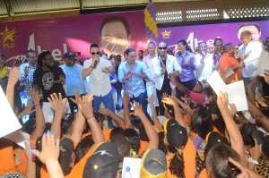 Abel Martínez hace historia, tres multitudinarios actos simultáneos