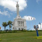 CORAZONES DE COLORES EN EL MONUMENTO 8