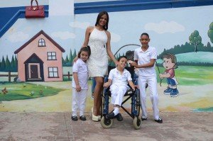 1 Kenya junto a Marìa Josè, Luis Fernando, Leonela y Jusneiry.