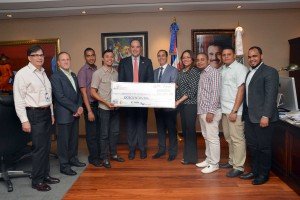 El Ministerio de Industria y Comercio (MIC) y Khoury Industrial entregaron la última partida de 200 mil pesos del Capital Semilla a las empresas beneficiadas en el programa “Reto Emprendedor Barahona”.