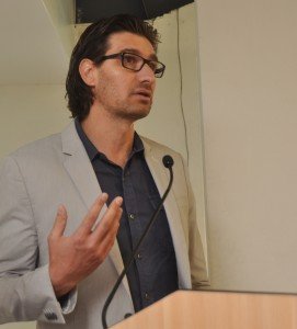 3 (1Jaco Booyens, director de ¨8 Días¨.