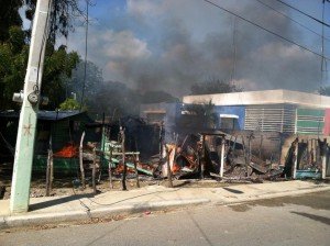 Fuego reduce a cenizas una vivienda y afecta Centro Tecnológico Comunitario en Castañuelas 1 Hasta el momento no se han registrado perdidas humanas ni personas afectadas
