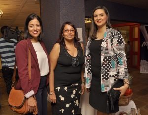 Foto 3 Amanda Ascuasiati Ayesha Abreu y Liliana Peralta. 1