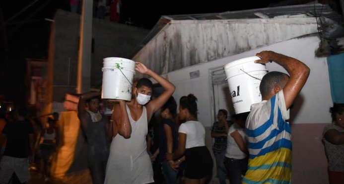 Un muerto por incendio en Santiago que afectó al menos 20 viviendas 2 image_content_7007373_20160802221405