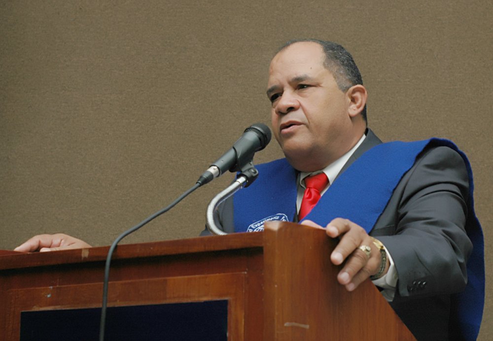 Dr. Andrés Matos Sena