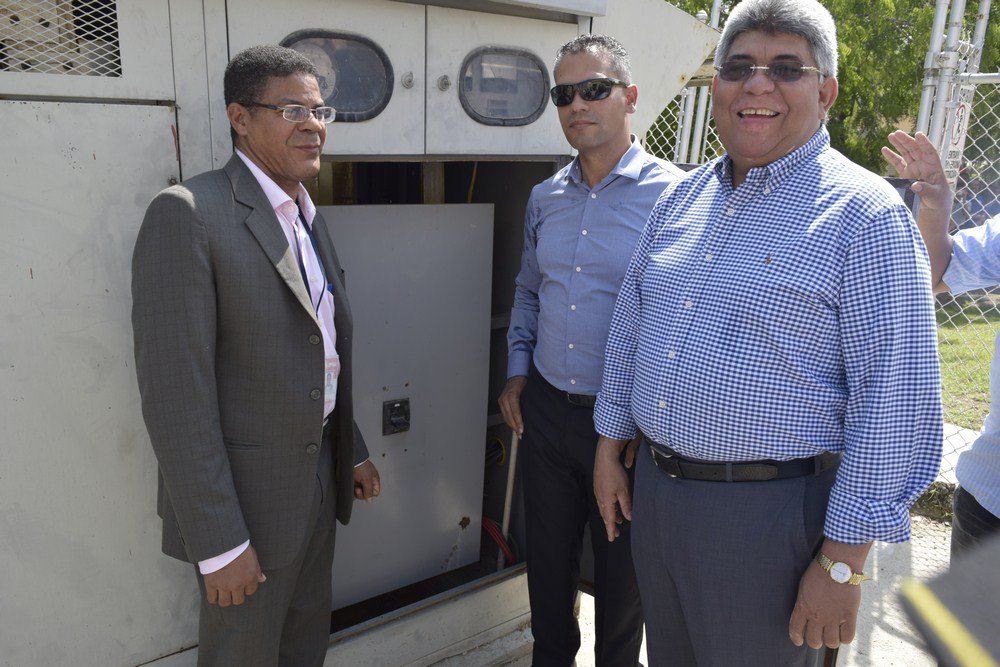 Foto de principal Junto a los ingenieros Geovanny Muñoz y Arcadio RODRIGUEZ