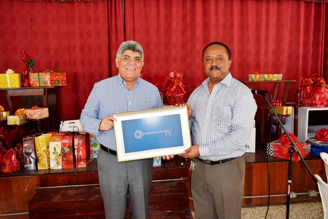 Fernando Rosa y el Padre Jose Cuello.