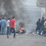 tres mujeres resultan heridas durante protesta de buhoneros de santiago