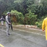 un hombre herido y el transito obstaculizado en la carretera piedra blanca maimon