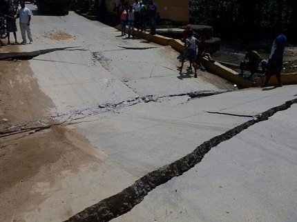 colapso de puente el limon en samana deja varias comunidades incomunicadas
