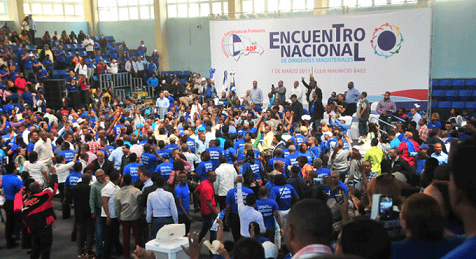 discusion y golpes en encentro de maestros por diferencia en acuerdo salarial