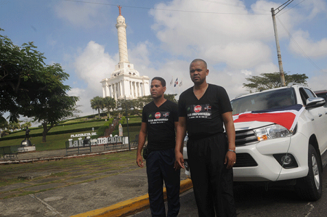 dos marchas partieron hoy desde santiago hacia el palacio nacional en la capital