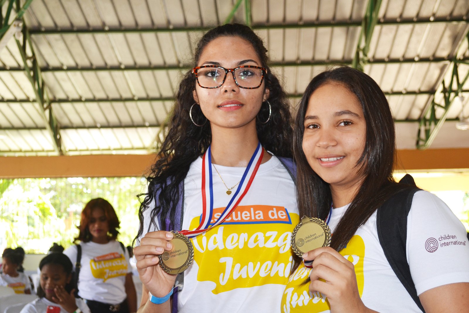 Jóvenes se gradúan de Liderazgo Juvenil en Children International 1 JOVENEN PREMIADA MERITO