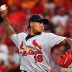 demandan al lanzador carlos martinez por supuestamente agredir a hombre en las afueras de un striptease