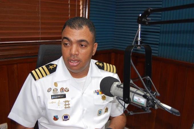 hieren de bala al vocero de la armada dominicana