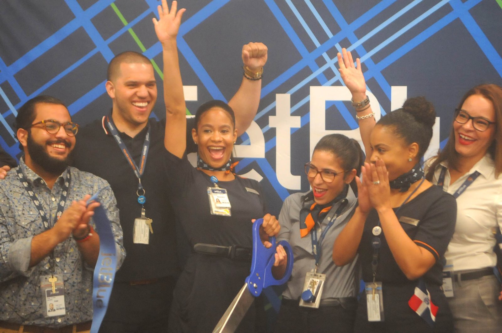 JetBlue fue galardonado con el honor por máxima satisfacción del cliente de las aerolinea de bajo costo por de satisfacción de Aerolíneas de Norteamérica del 2019 1 Jetblue une a Santiago con la ciudad de Fort Lauderdale inaugura vuelos directos desde ambas ciudades. si