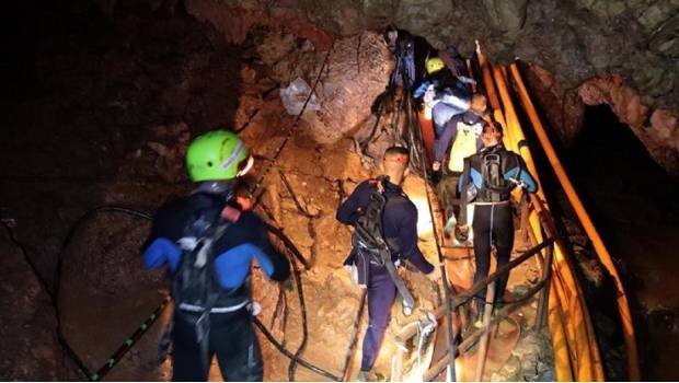 0808 rescate de las 13 personas en cueva de
