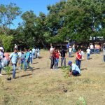 Personal de CORAASAN en la jornada de reforestación por el día del Río Yaque del Norte