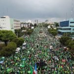 marcha verde contra lluvia y truenos