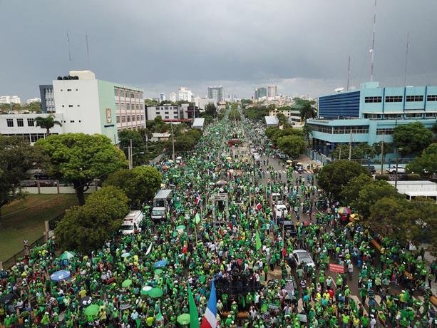 marcha verde contra lluvia y truenos