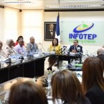 El Director General del INFOTEP junto a gobernadores de la zona fronteriza