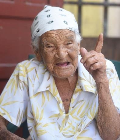 como llego a los 106 anos sin alcohol sin coger sol y sin afanarse mucho