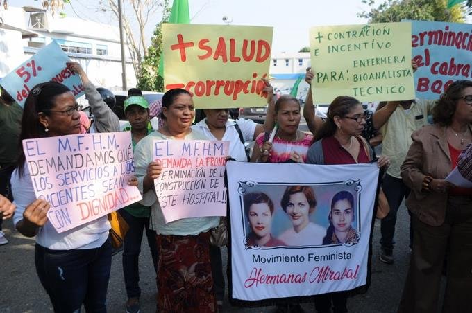 montan piquete frente al hospital cabral y baez de santiago para que terminen su reparacion