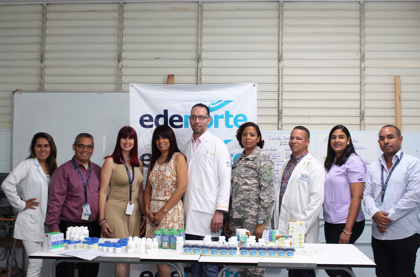 Representantes de Gestión Social de EDENORTE junto a médicos