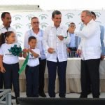 presidente asiste a la inauguracion de una planta de macadamia