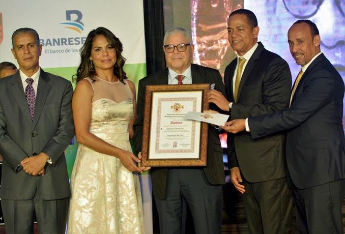 santana martinez es premiado como cronista del ano de acds