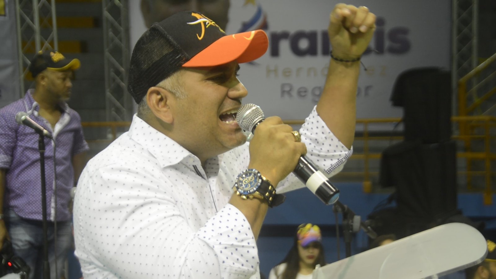 DSC2036.03 52 36 00.Still004