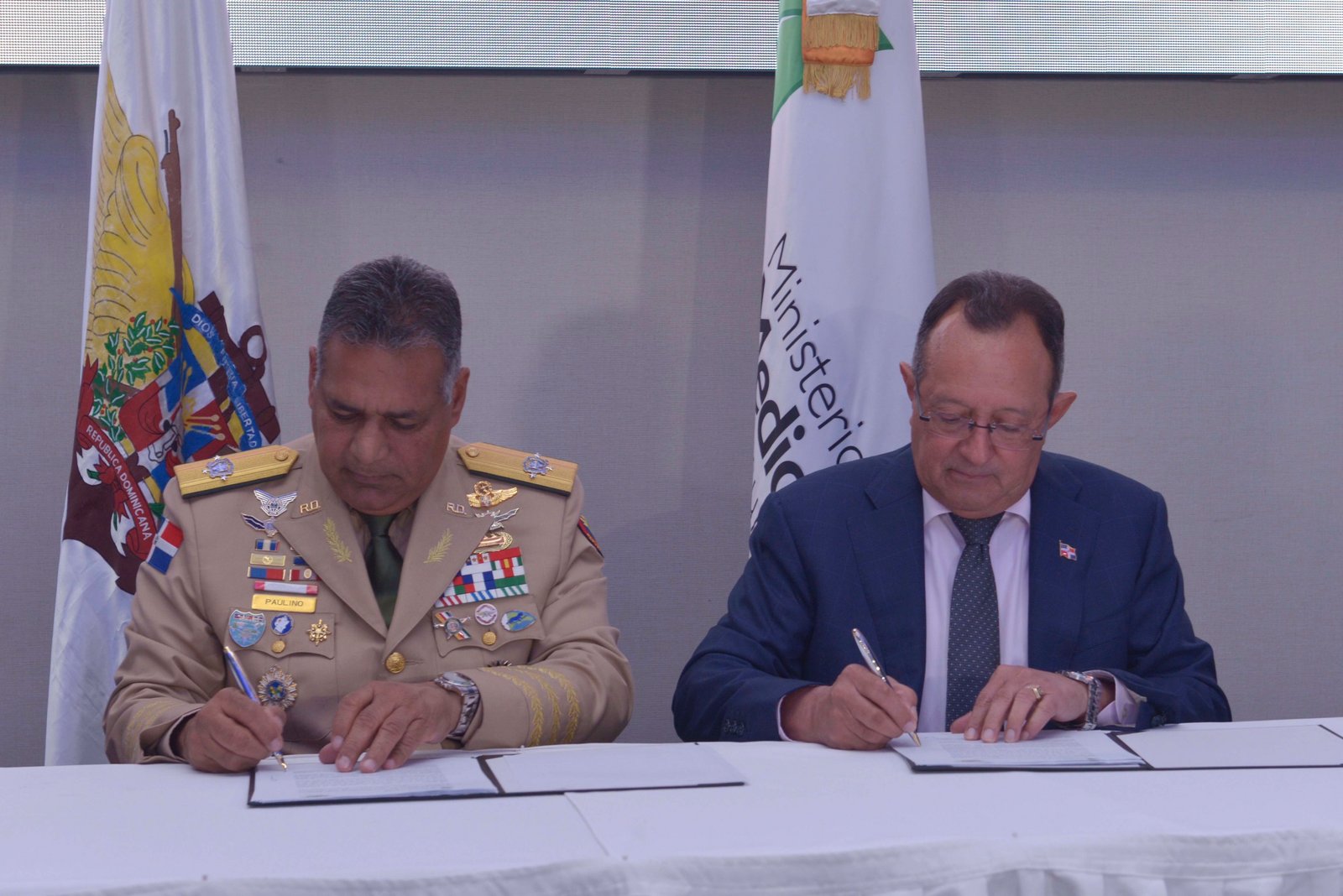 Ministerio de Medio Ambiente y Defensa firman acuerdo para capacitar personas a través de las escuelas vocacionales 1 E3EF49BA 6727 4211 8446 94B9299430F5