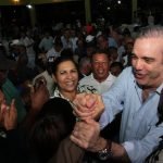 Luis saluda a dirigentes en SDE