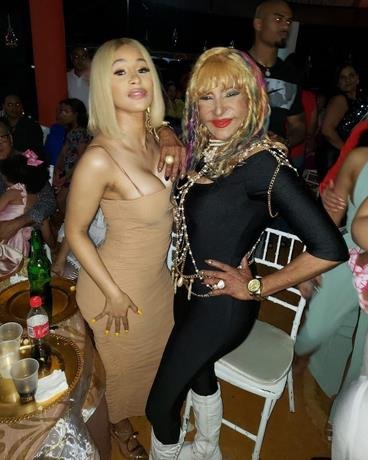 cardi-b-celebra-el-cumpleanos-de-su-abuela-en-republica-dominicana