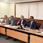 caen las recaudaciones del gobierno y se elevan gastos