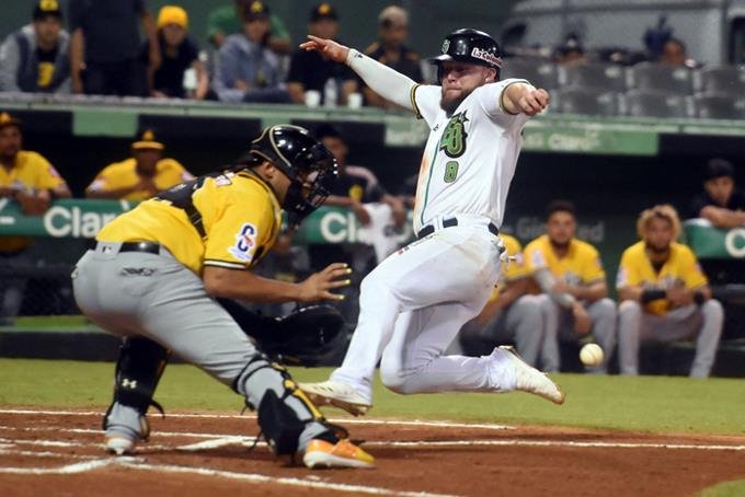 forrest snow tira bien estrellas vencen aguilas