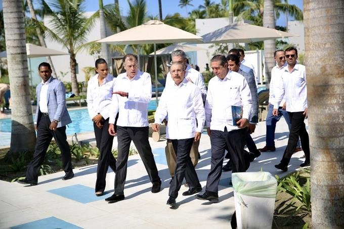 presidente medina inaugura hotel club med miches playa costa esmeralda