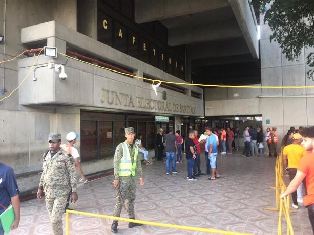 todo marcha bien en el montaje de las elecciones del domingo en santiago