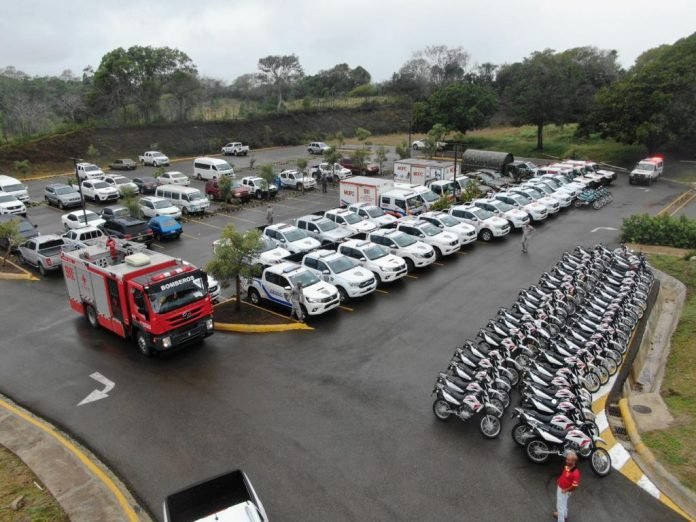 Unidades de las agencias que integran el Sistema 9-1-1 en los municipios...