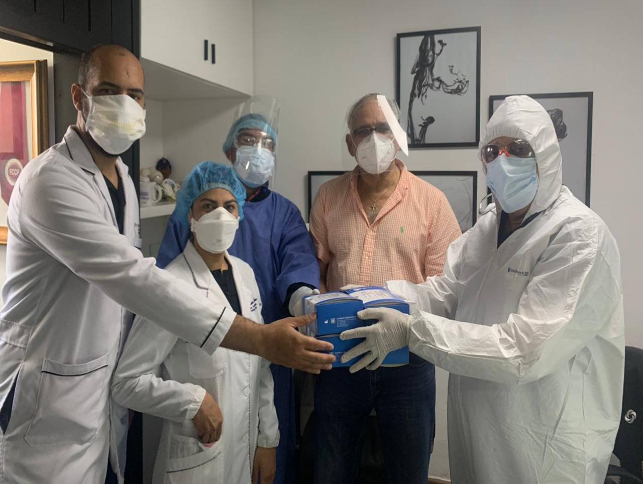 Dr. Plutarco Arias entrega Pruebas Rapidas